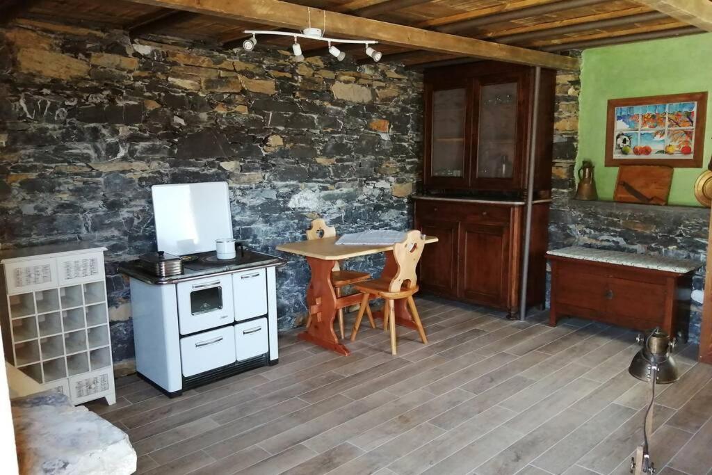 La Casetta Di Molly Tra Ulivi E Roseto Holiday home Leivi