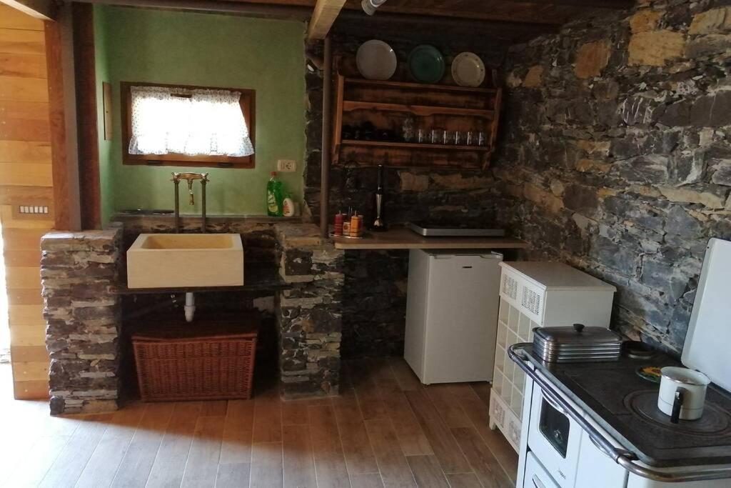 La Casetta Di Molly Tra Ulivi E Roseto Holiday home Leivi
